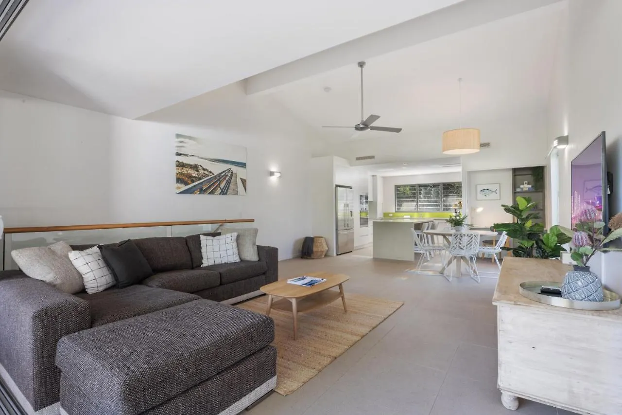 Noosa Gem! Walking Distance To Cafes - Shops - Sunshine Beach And Dog Beach Holiday home